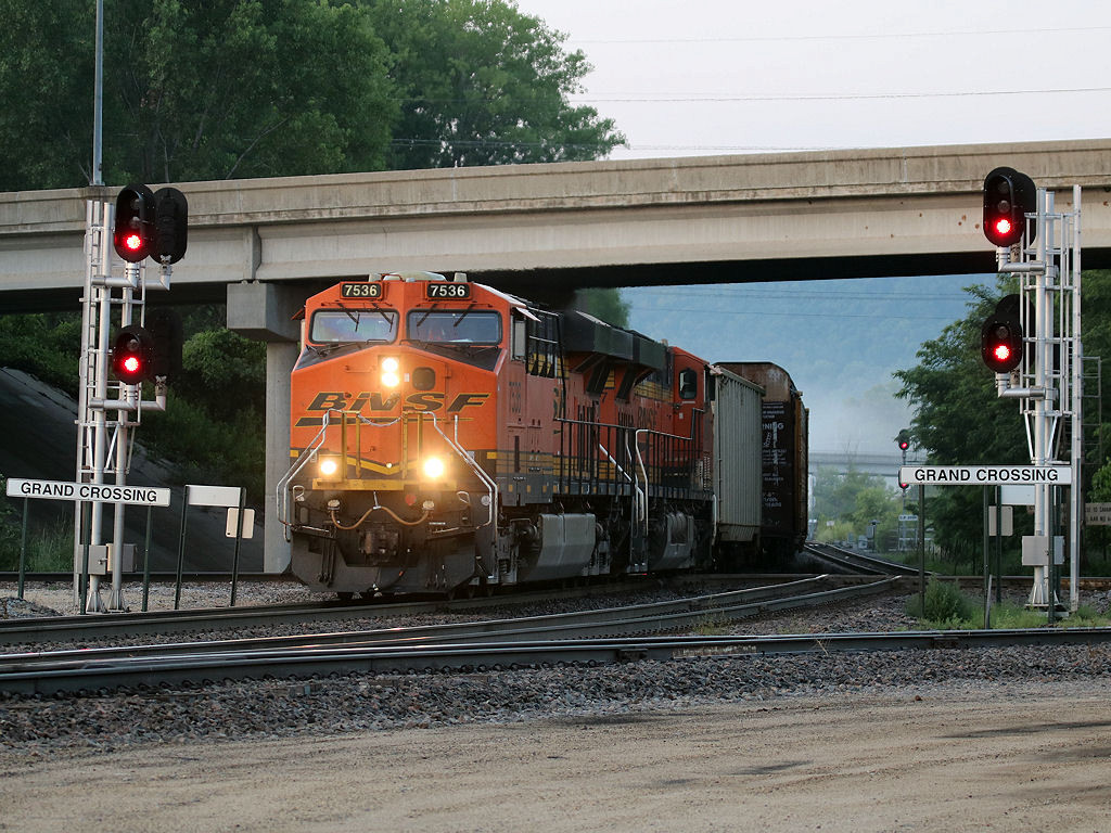 BNSF 7536